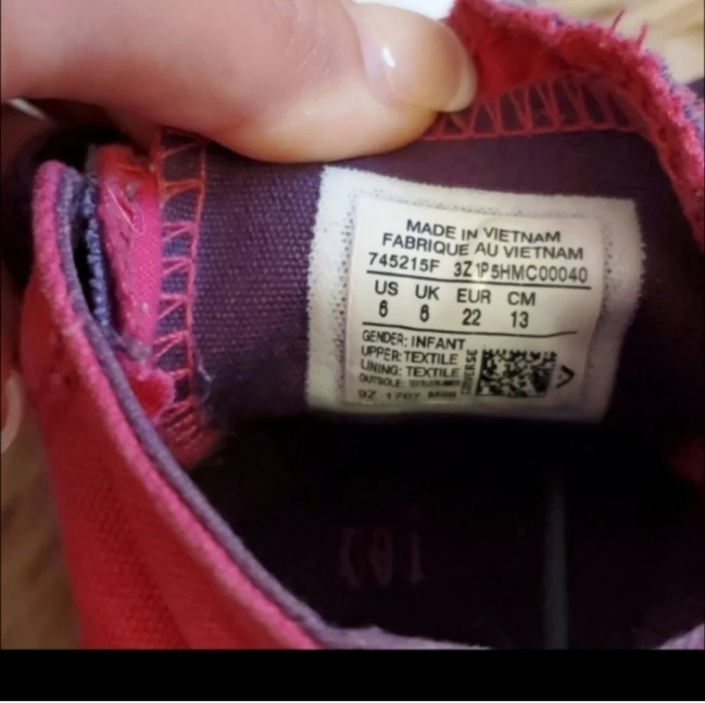 Convers  Kids size 6